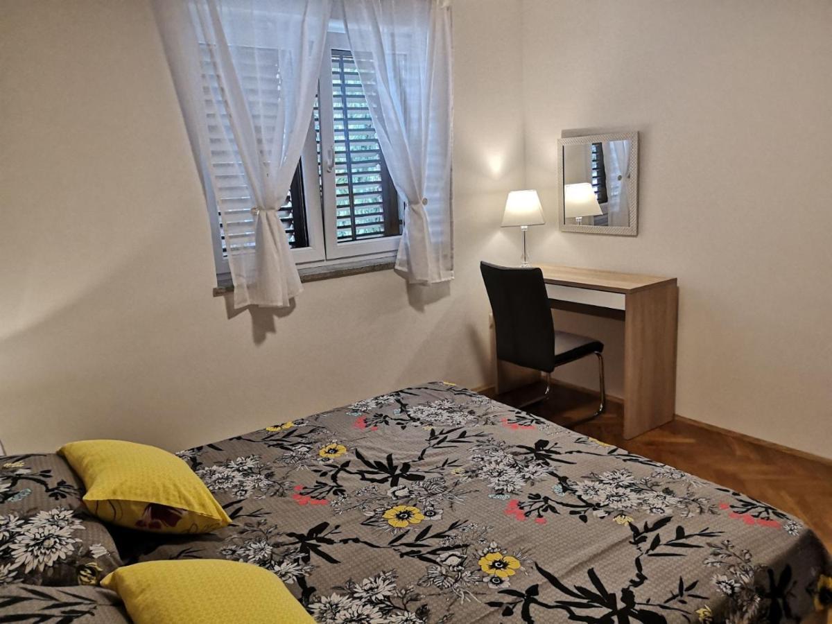 Appartement Eugenia à Pula Extérieur photo